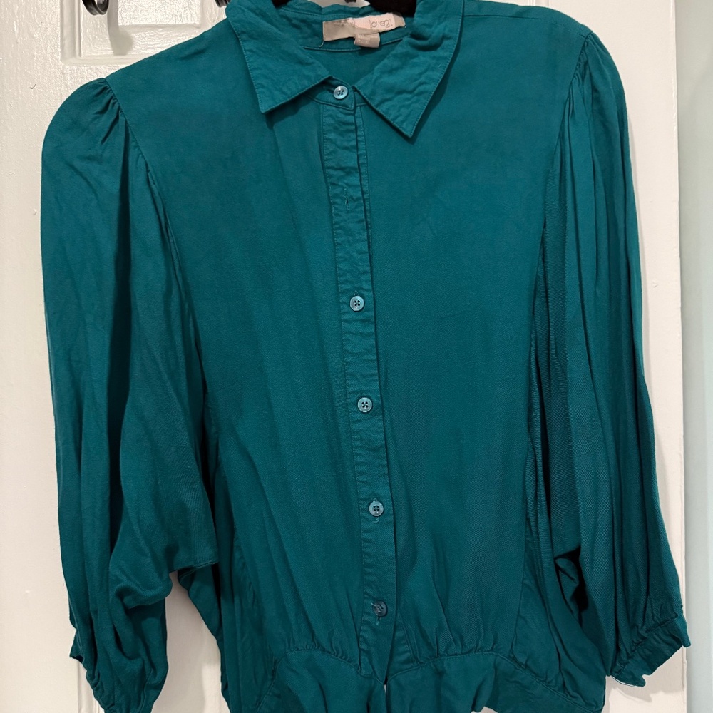 Forever 21 Love 21 teal bow shirt